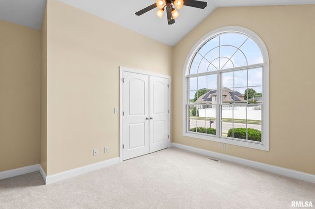 2312 W LAUREL Avenue, Springfield, IL 62704