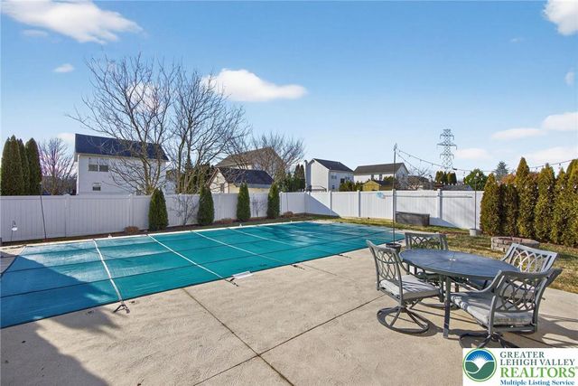 275 Crown Drive, Easton, PA 18040