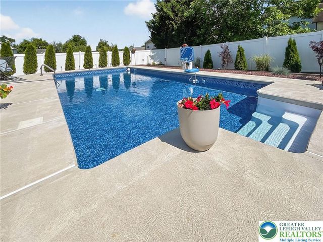 275 Crown Drive, Easton, PA 18040