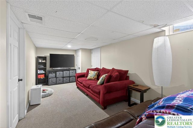 275 Crown Drive, Easton, PA 18040