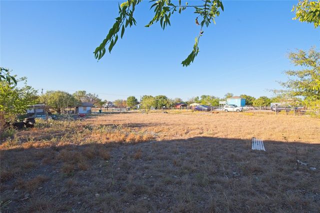 100 Cody LN, Kyle, TX 78640