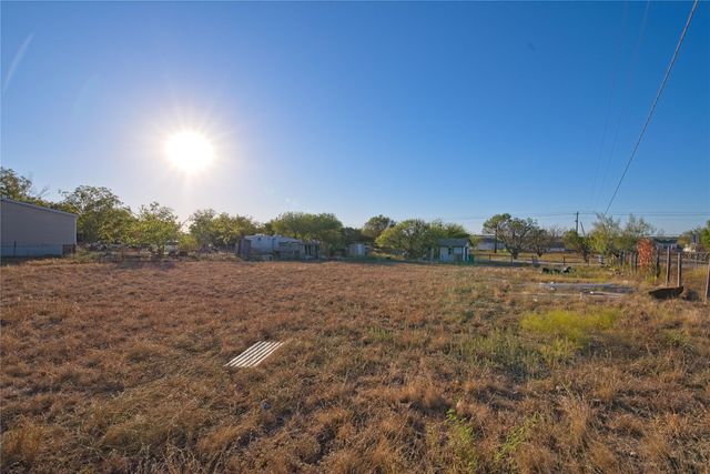 100 Cody LN, Kyle, TX 78640