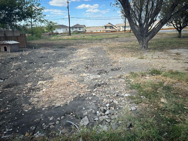 100 Cody LN, Kyle, TX 78640