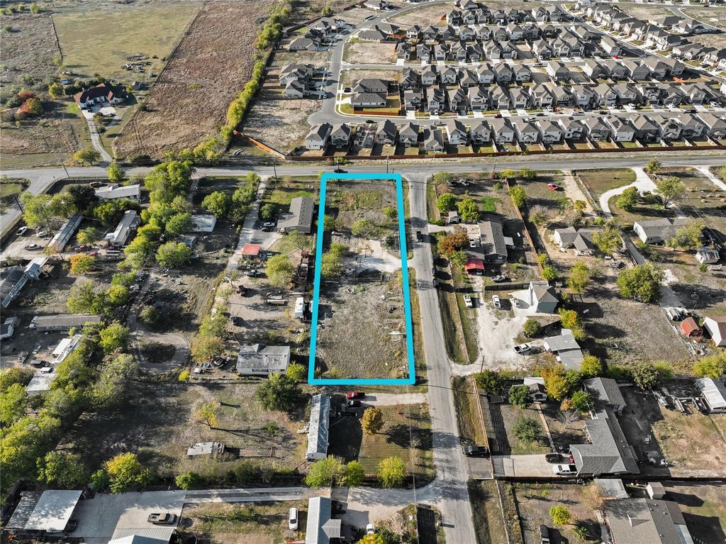 100 Cody LN, Kyle, TX 78640