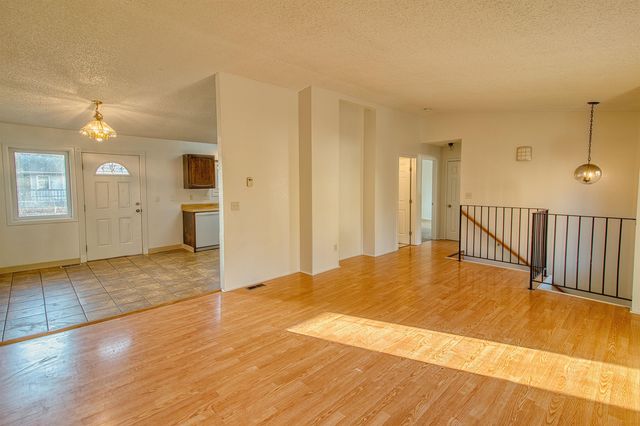 560 LONG SPUR LOOP, Fairbanks, AK 99709