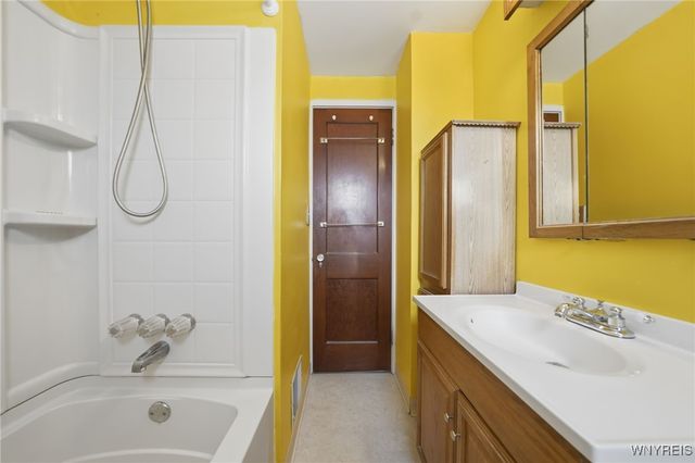 350 West Girard Boulevard, Tonawanda, NY 14217