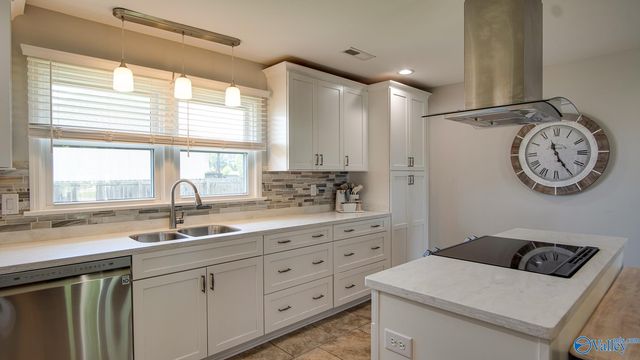89 Thrasher Road, Guntersville, AL 35976