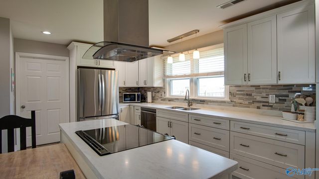 89 Thrasher Road, Guntersville, AL 35976