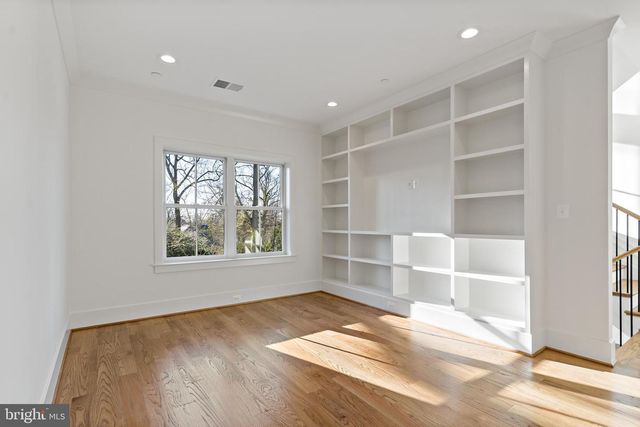 5425 HARWOOD RD, Bethesda, MD 20814