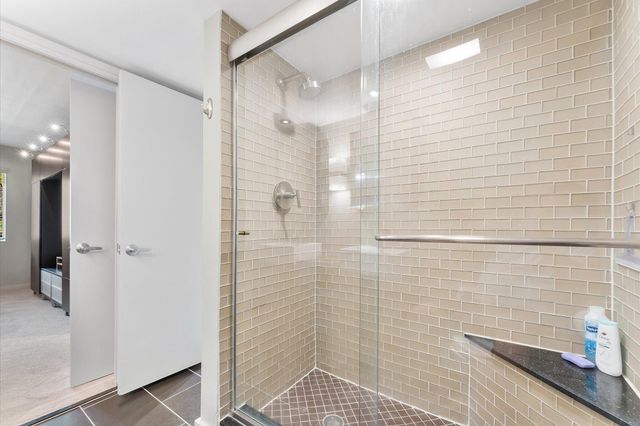 2705 S OAKLAND FOREST Drive 104, Oakland Park, FL 33309