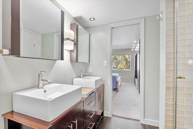 2705 S OAKLAND FOREST Drive 104, Oakland Park, FL 33309