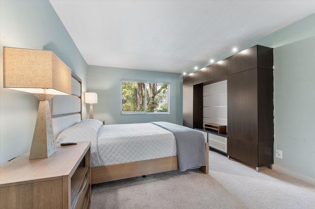 2705 S OAKLAND FOREST Drive 104, Oakland Park, FL 33309