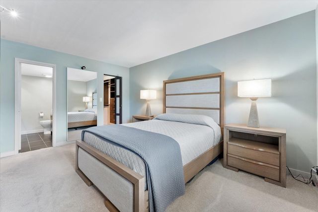 2705 S OAKLAND FOREST Drive 104, Oakland Park, FL 33309