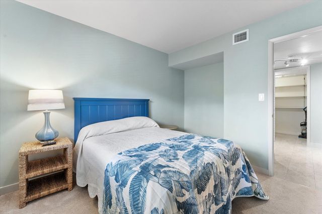 2705 S OAKLAND FOREST Drive 104, Oakland Park, FL 33309