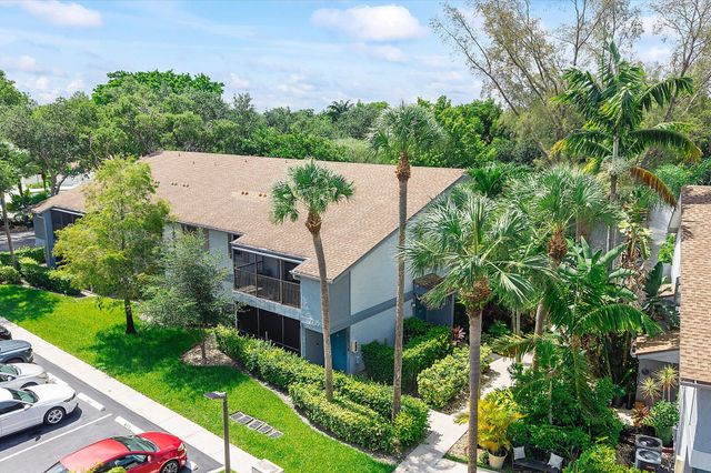2705 S OAKLAND FOREST Drive 104, Oakland Park, FL 33309