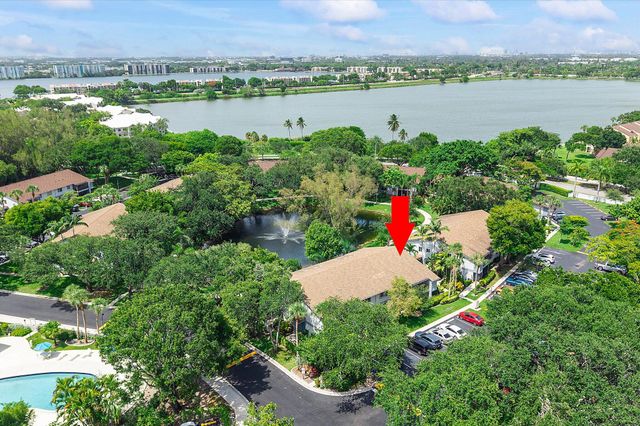 2705 S OAKLAND FOREST Drive 104, Oakland Park, FL 33309