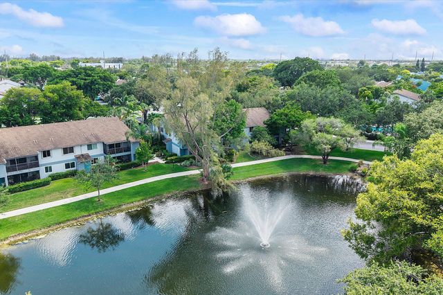 2705 S OAKLAND FOREST Drive 104, Oakland Park, FL 33309