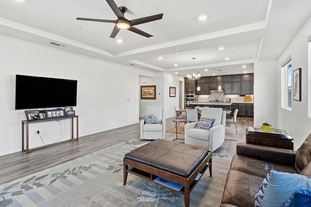 242 McKays Point Pl, West Sacramento, CA 95605