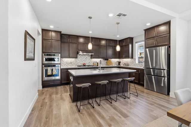 242 McKays Point Pl, West Sacramento, CA 95605