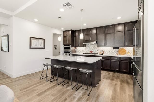 242 McKays Point Pl, West Sacramento, CA 95605