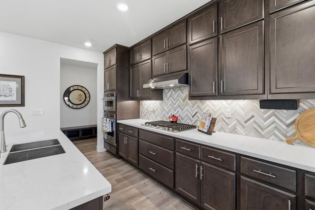 242 McKays Point Pl, West Sacramento, CA 95605