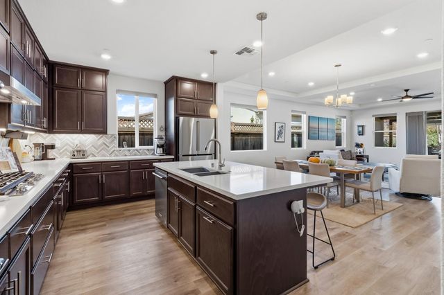 242 McKays Point Pl, West Sacramento, CA 95605