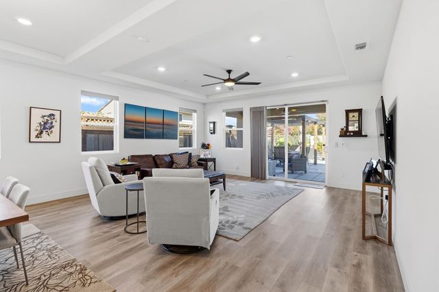 242 McKays Point Pl, West Sacramento, CA 95605