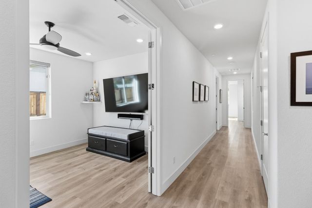 242 McKays Point Pl, West Sacramento, CA 95605