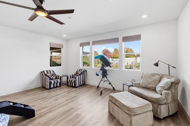 242 McKays Point Pl, West Sacramento, CA 95605