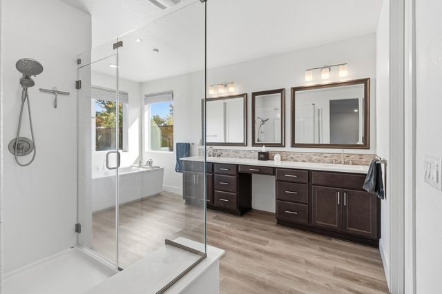 242 McKays Point Pl, West Sacramento, CA 95605