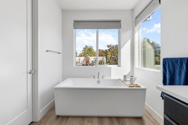 242 McKays Point Pl, West Sacramento, CA 95605