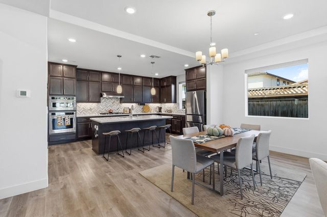 242 McKays Point Pl, West Sacramento, CA 95605