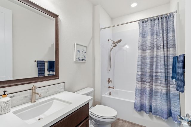 242 McKays Point Pl, West Sacramento, CA 95605