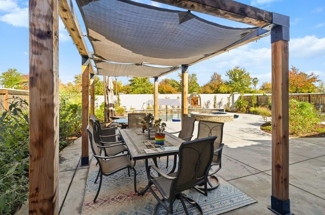 242 McKays Point Pl, West Sacramento, CA 95605