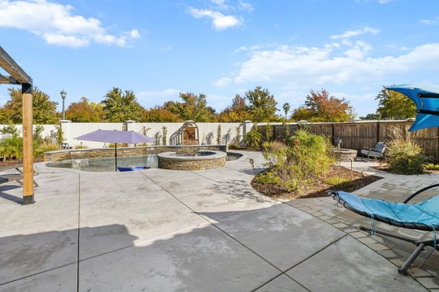 242 McKays Point Pl, West Sacramento, CA 95605