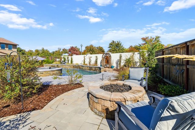 242 McKays Point Pl, West Sacramento, CA 95605