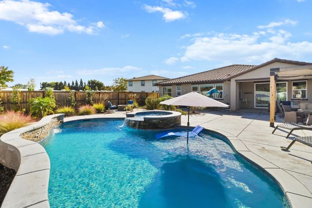 242 McKays Point Pl, West Sacramento, CA 95605