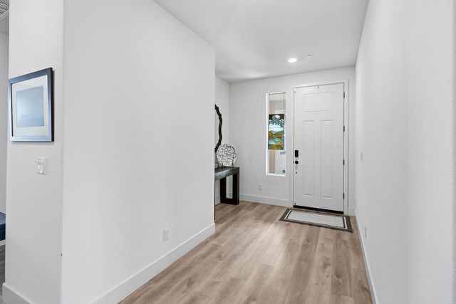 242 McKays Point Pl, West Sacramento, CA 95605