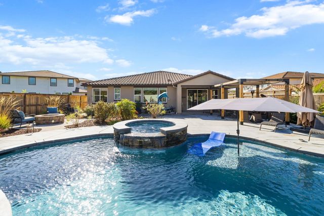 242 McKays Point Pl, West Sacramento, CA 95605