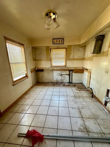 215 N Main Street, Mount Prospect, IL 60056