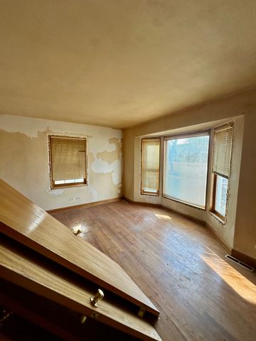 215 N Main Street, Mount Prospect, IL 60056