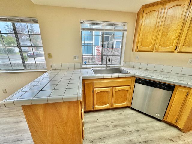 8565 Sunnybrae Dr, Sacramento, CA 95823