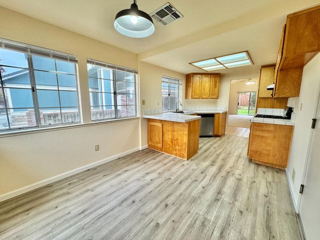 8565 Sunnybrae Dr, Sacramento, CA 95823