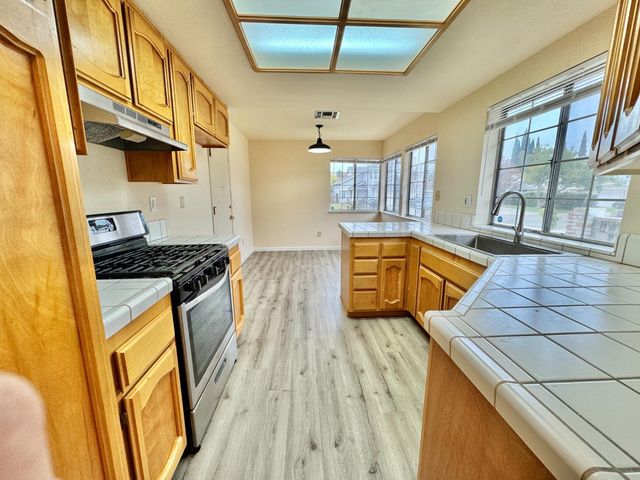 8565 Sunnybrae Dr, Sacramento, CA 95823