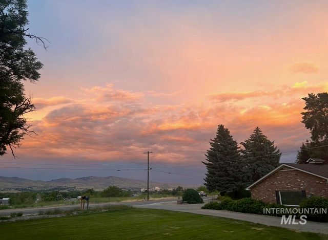 2621 N Mountain View Dr, Boise, ID 83704