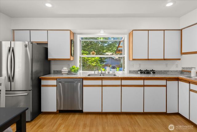 37230 20th Avenue S, Federal Way, WA 98003