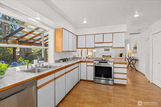 37230 20th Avenue S, Federal Way, WA 98003