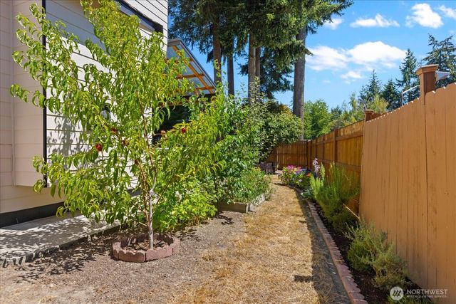 37230 20th Avenue S, Federal Way, WA 98003