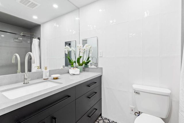 55 Claremont Avenue 301, Redwood City, CA 94062