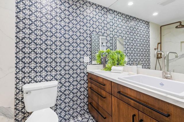 55 Claremont Avenue 301, Redwood City, CA 94062